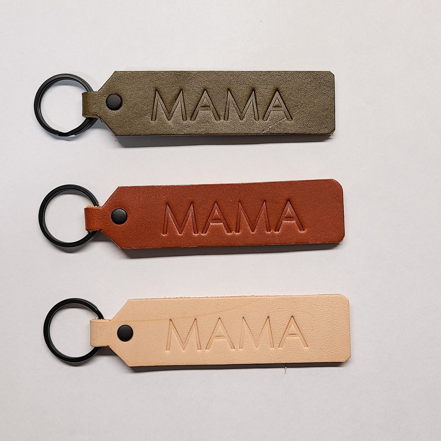 hand-made "mama" scripted keychain